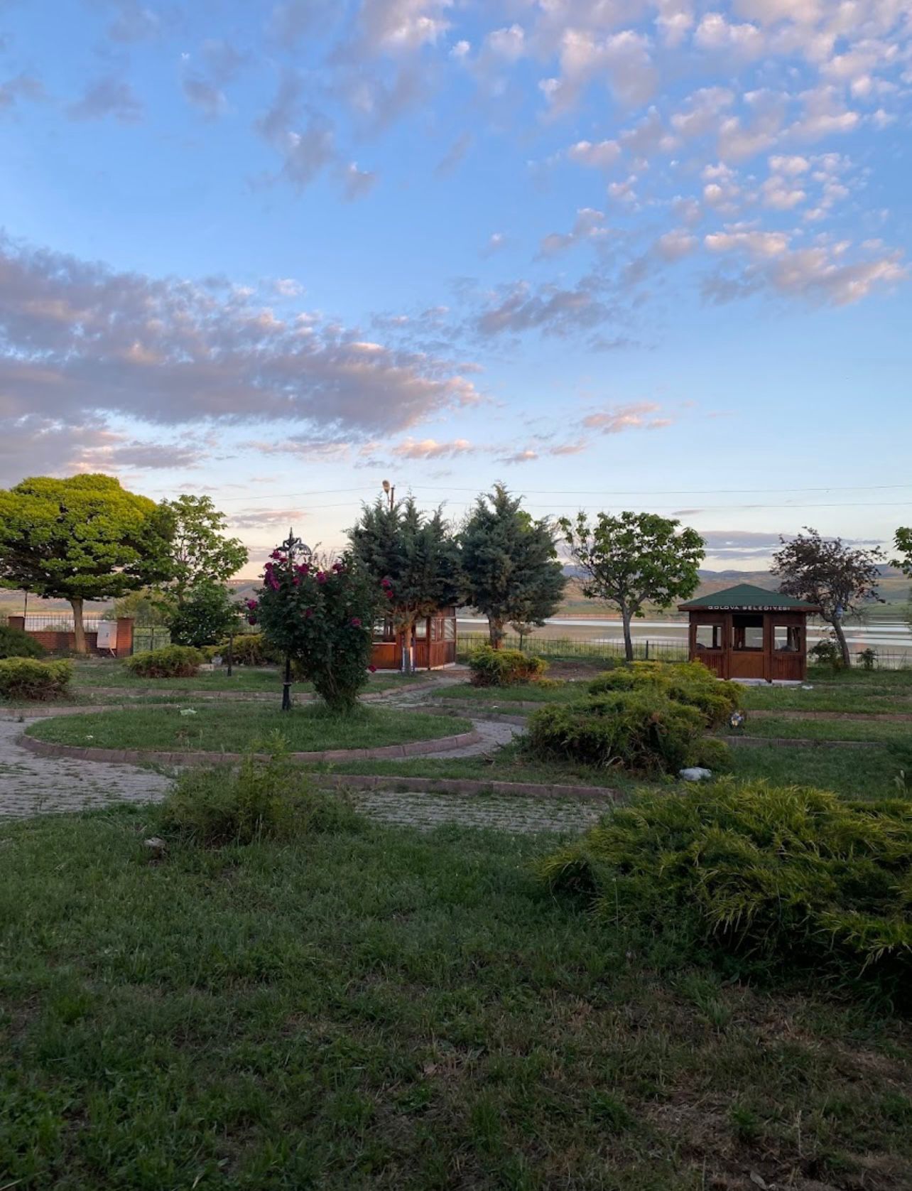 Sivas Gölova Mesire Alanına Çardak ve Oturma Alanları Bakım Desteği